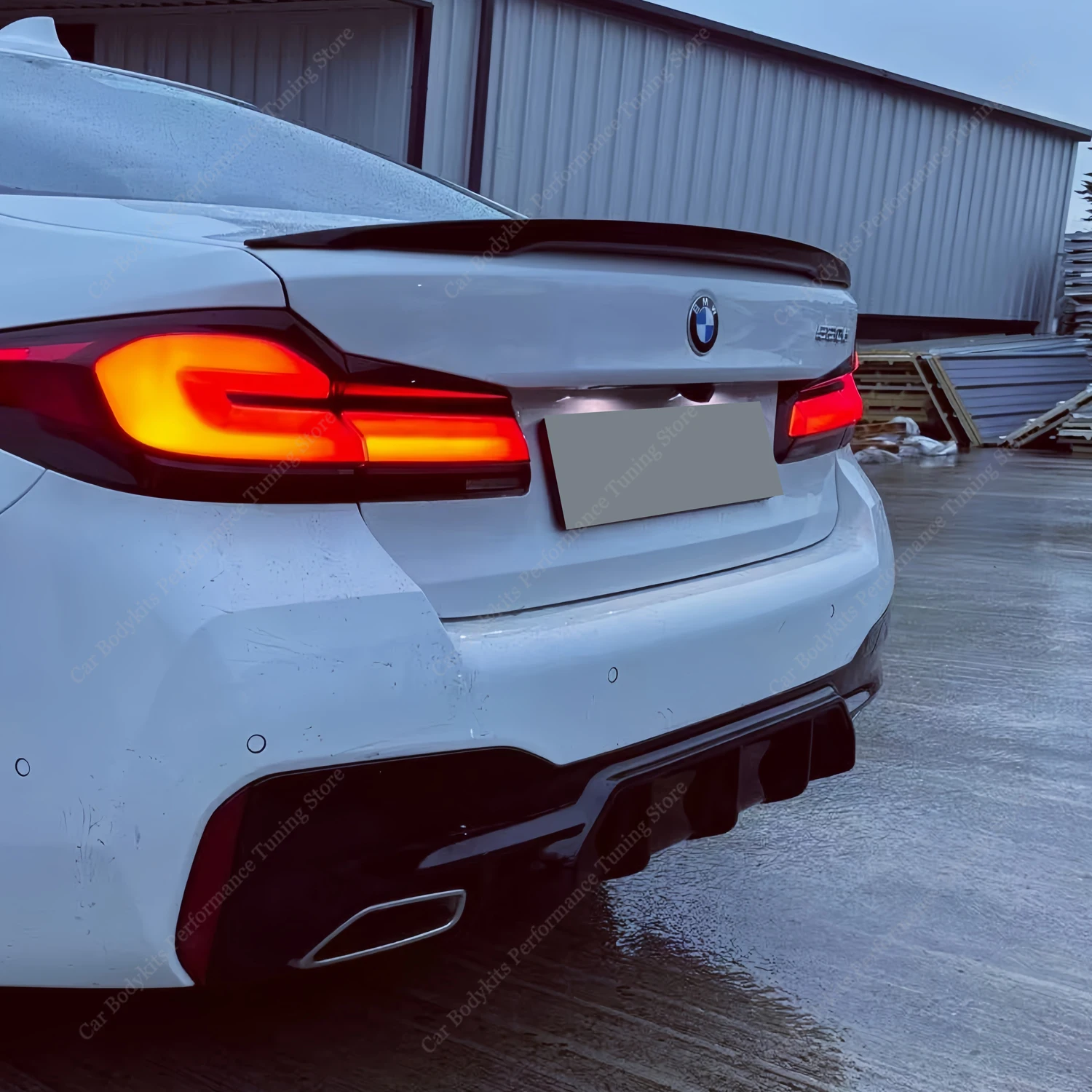 Фото Для BMW G30 Глянцевый черный задний спойлер в стиле P 520d 530i 530e 530d 540i M550i M550d 2017-2023 Комплекты задних крыльев багажника №1