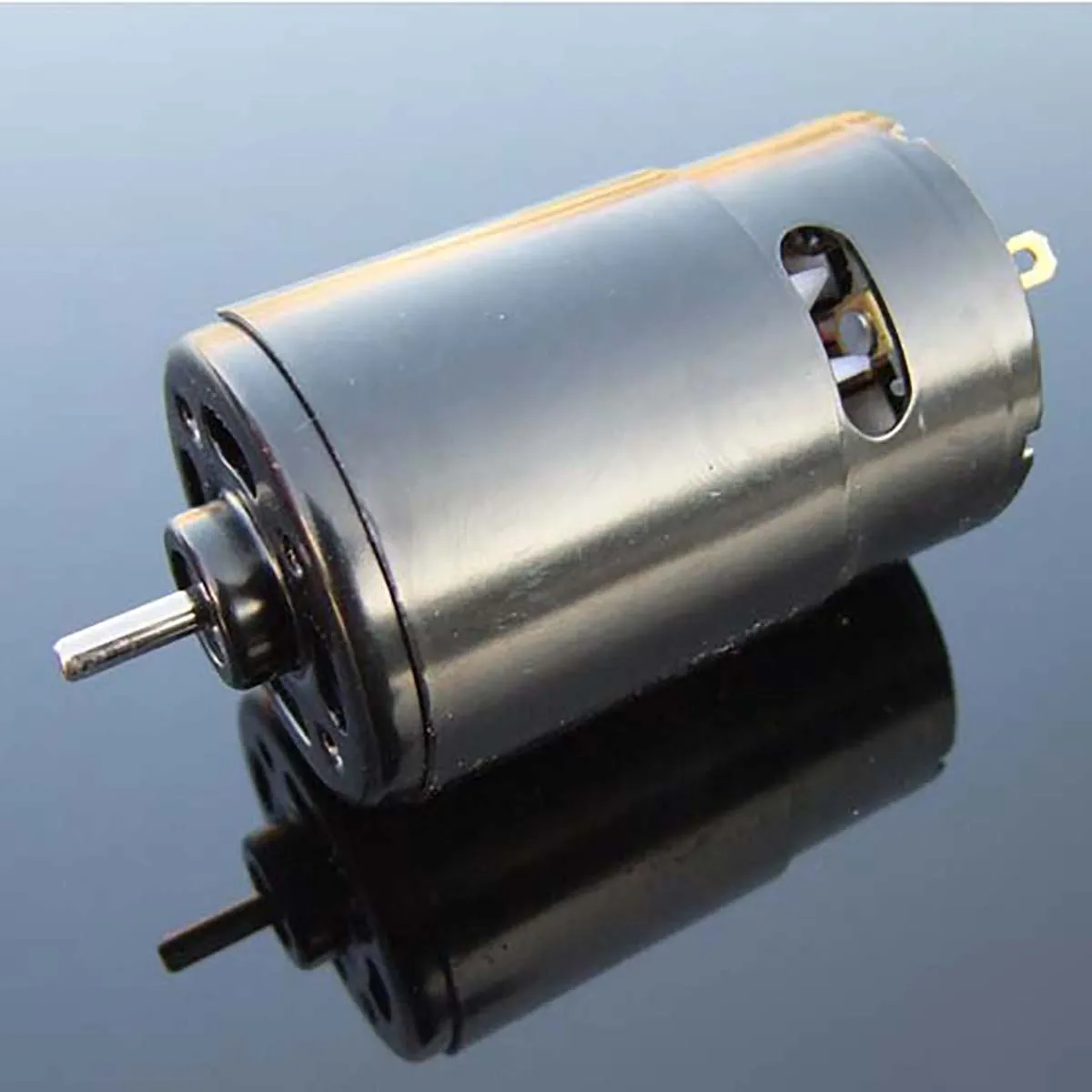 

1Pcs 550 High Torque Black Strong Magnetic Ball DC Motor D Shaft Round Shaft Motor with Powerful Cooling Fan Boat Model