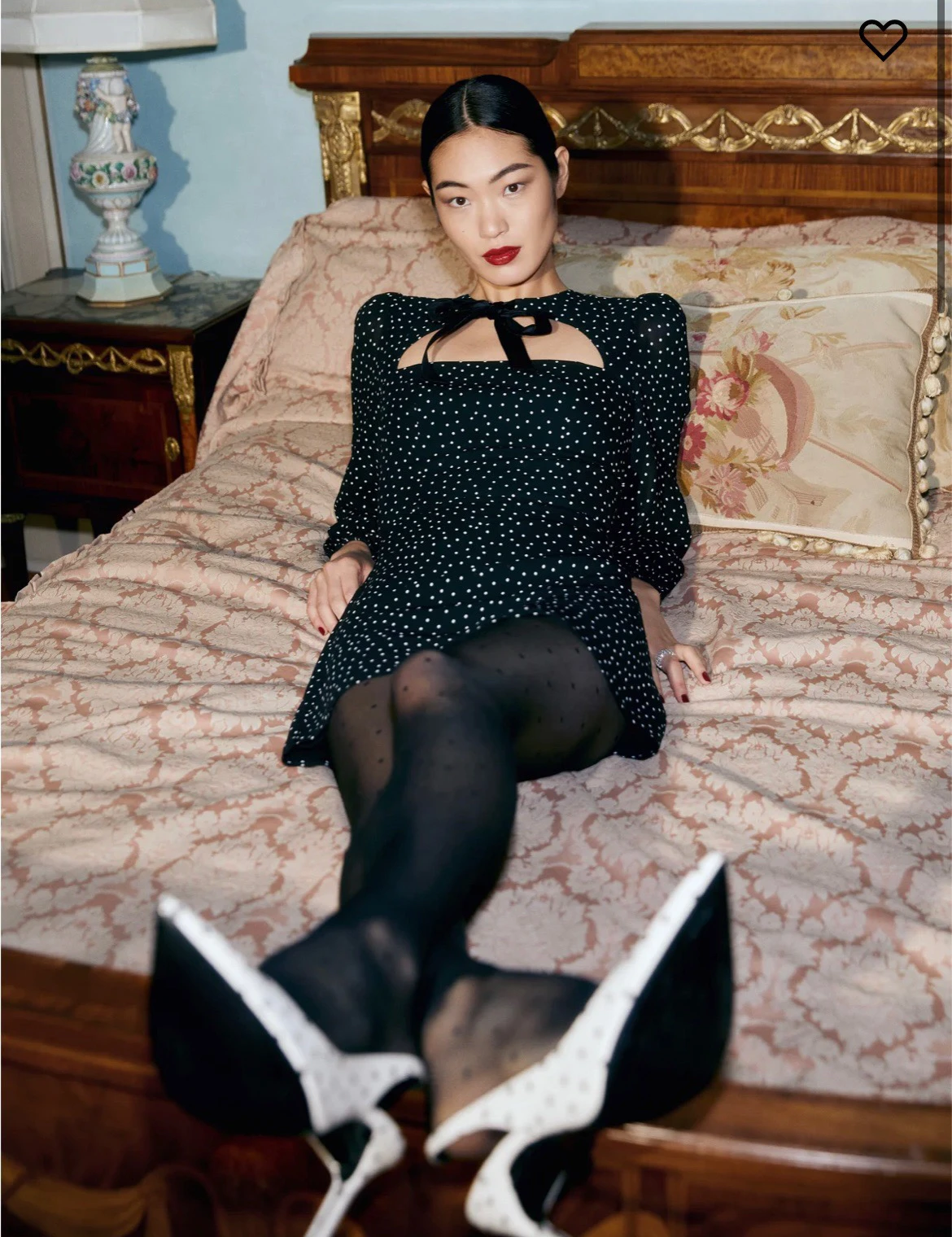 

Women French Retro Wave Point Neckline Lace Velvet Bow Decoration Long Sleeved Short Dress