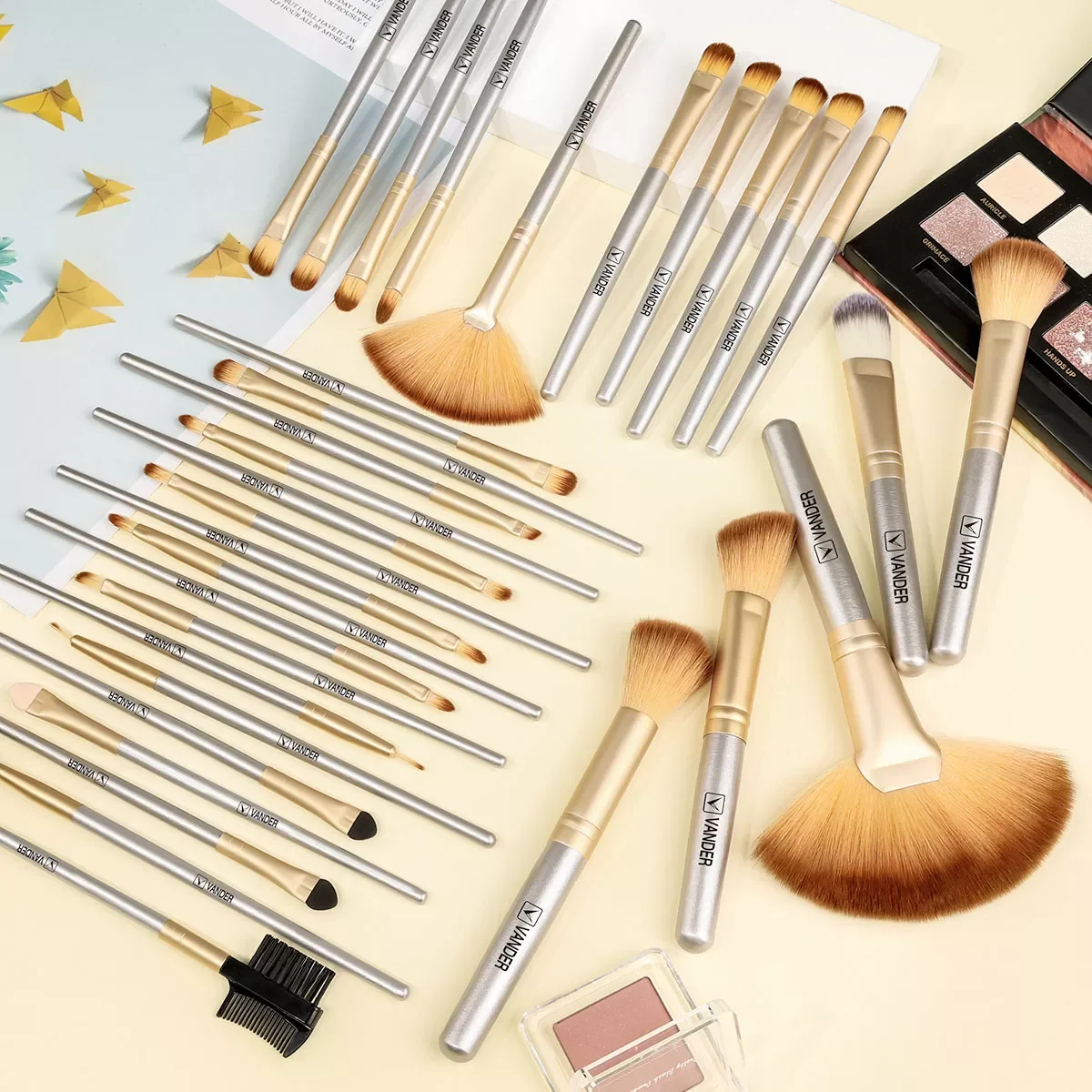 

NEW2023 24/32 Pcs Makeup Brushes Set with Bag Powder Foundation Contour Blush Concealer Eyeshadow Blending Liner Makeup Beauty