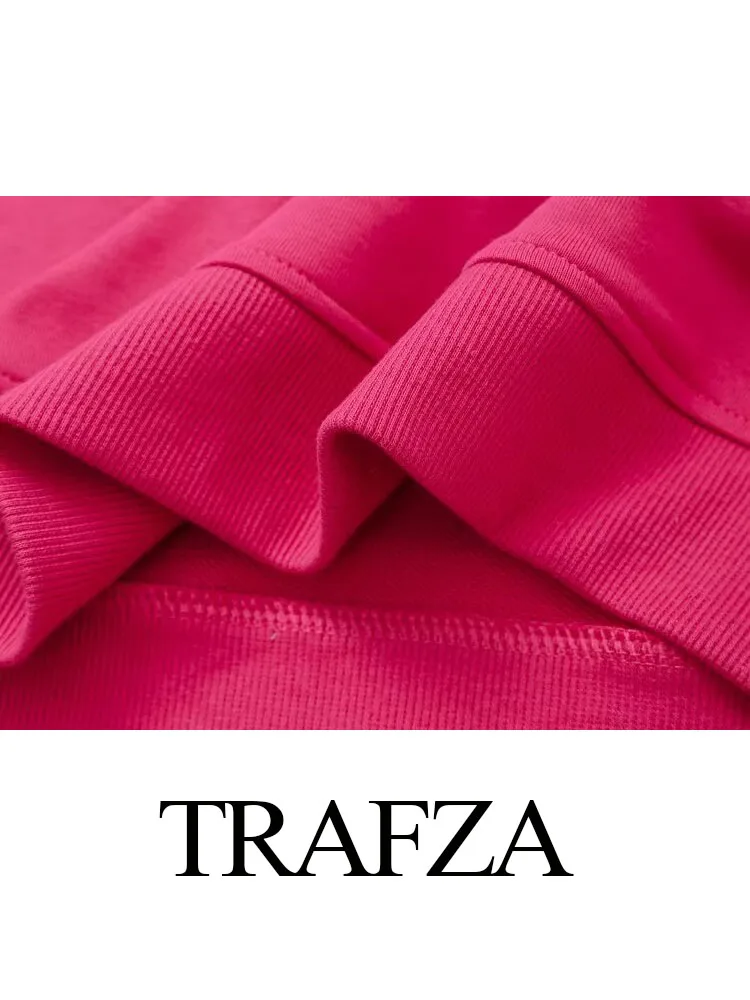 Костюм женский трикотажный из футболки с круглым вырезом и карманов высокой