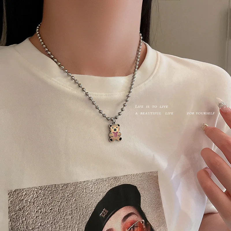 

Cute Pink Bear Pendant Necklace For Women Cartoon Holding Heart Simple Niche Design Sense Collarbone Chain Student Accessories