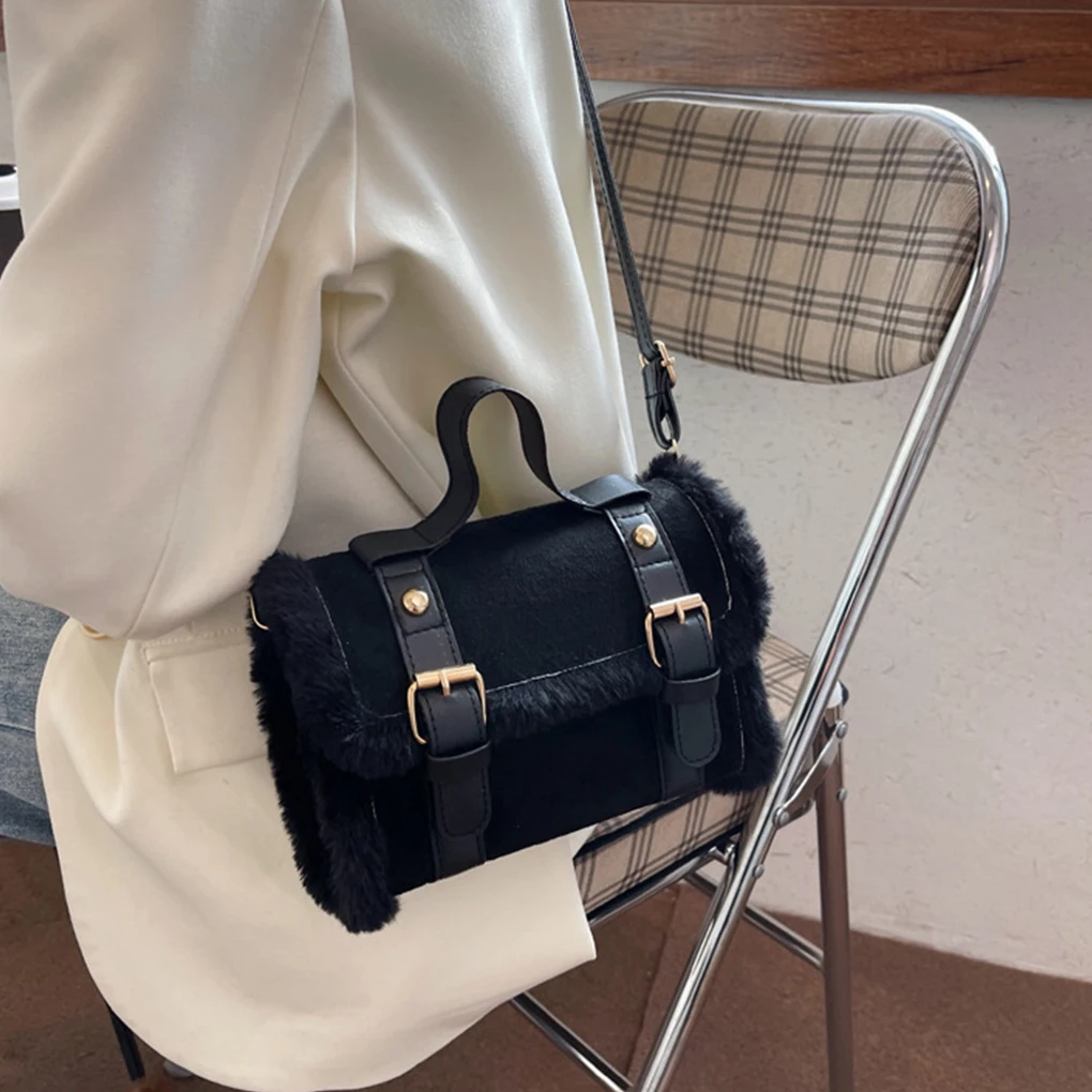 Женская сумка на плечо из овечьей шерсти