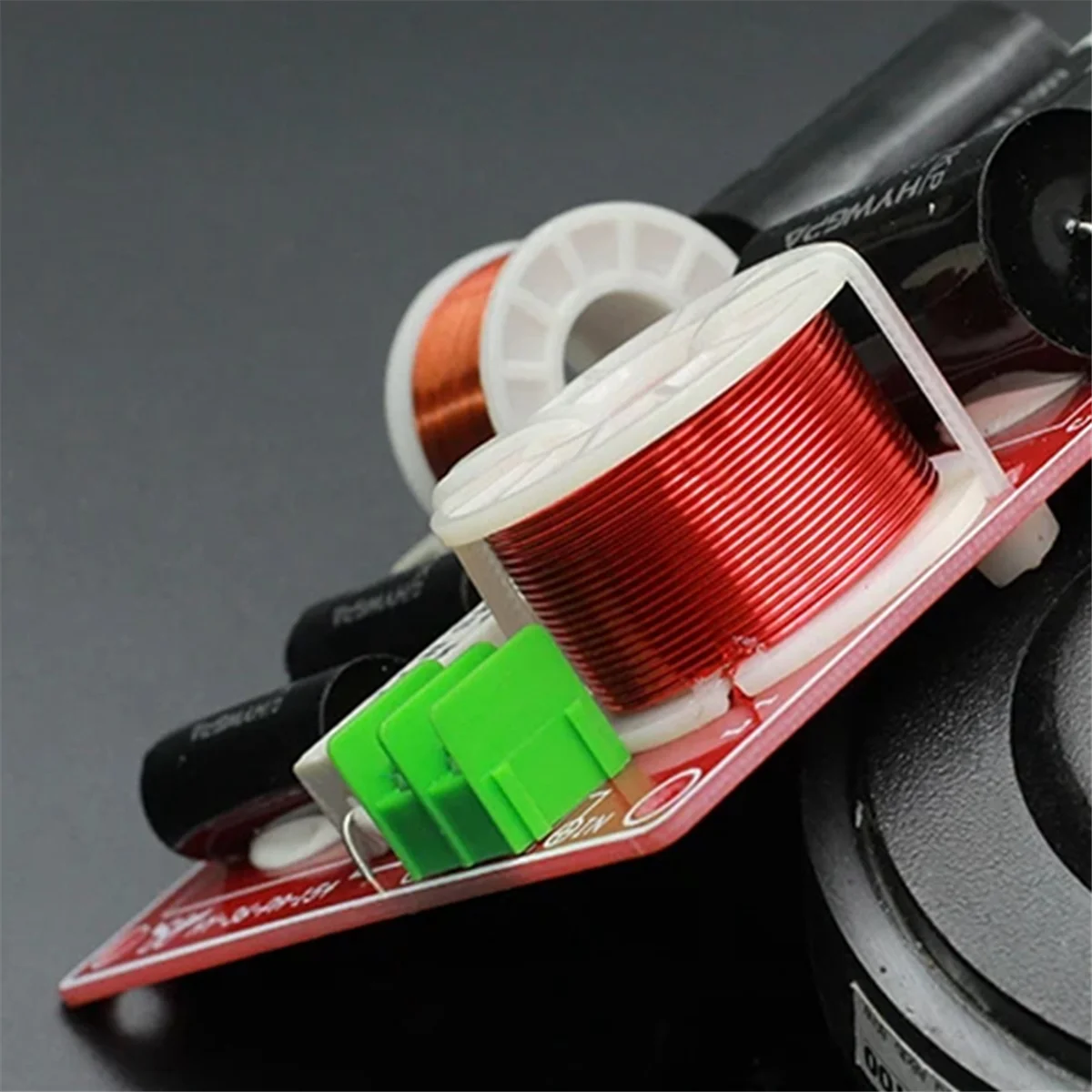 2-полосный Hi-Fi аудио делитель частоты 18 дБ 150 Вт