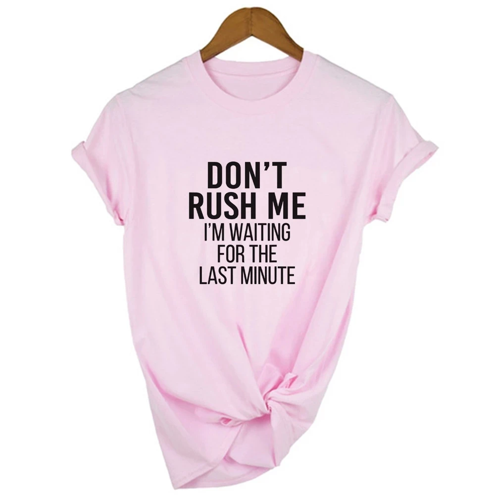 Женская футболка с коротким рукавом круглым вырезом и надписью |