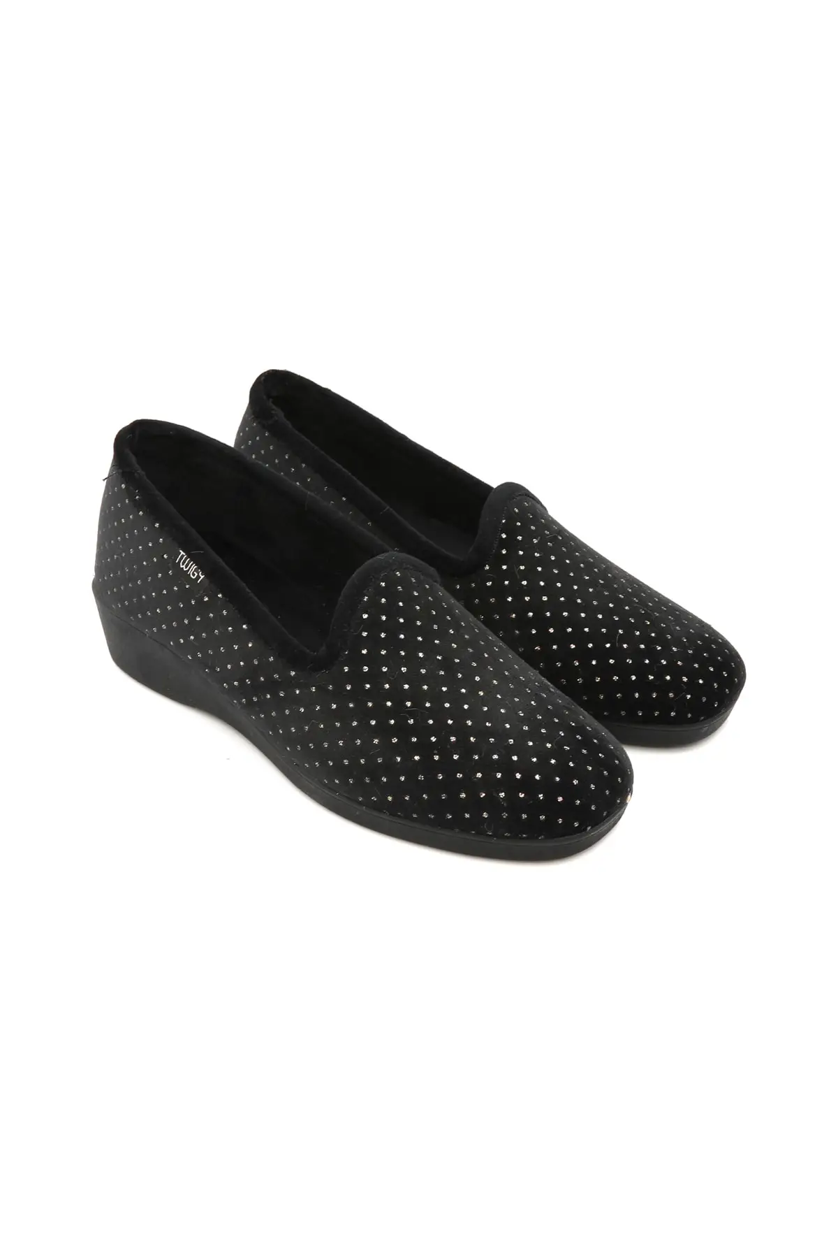 

Женская Черная домашняя обувь