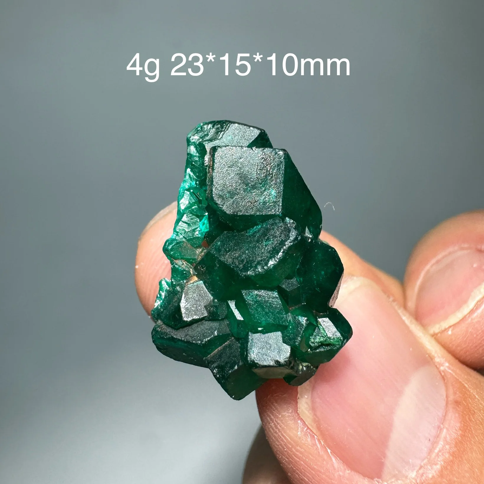 

Необработанный хрустальный диоптаз из Конго