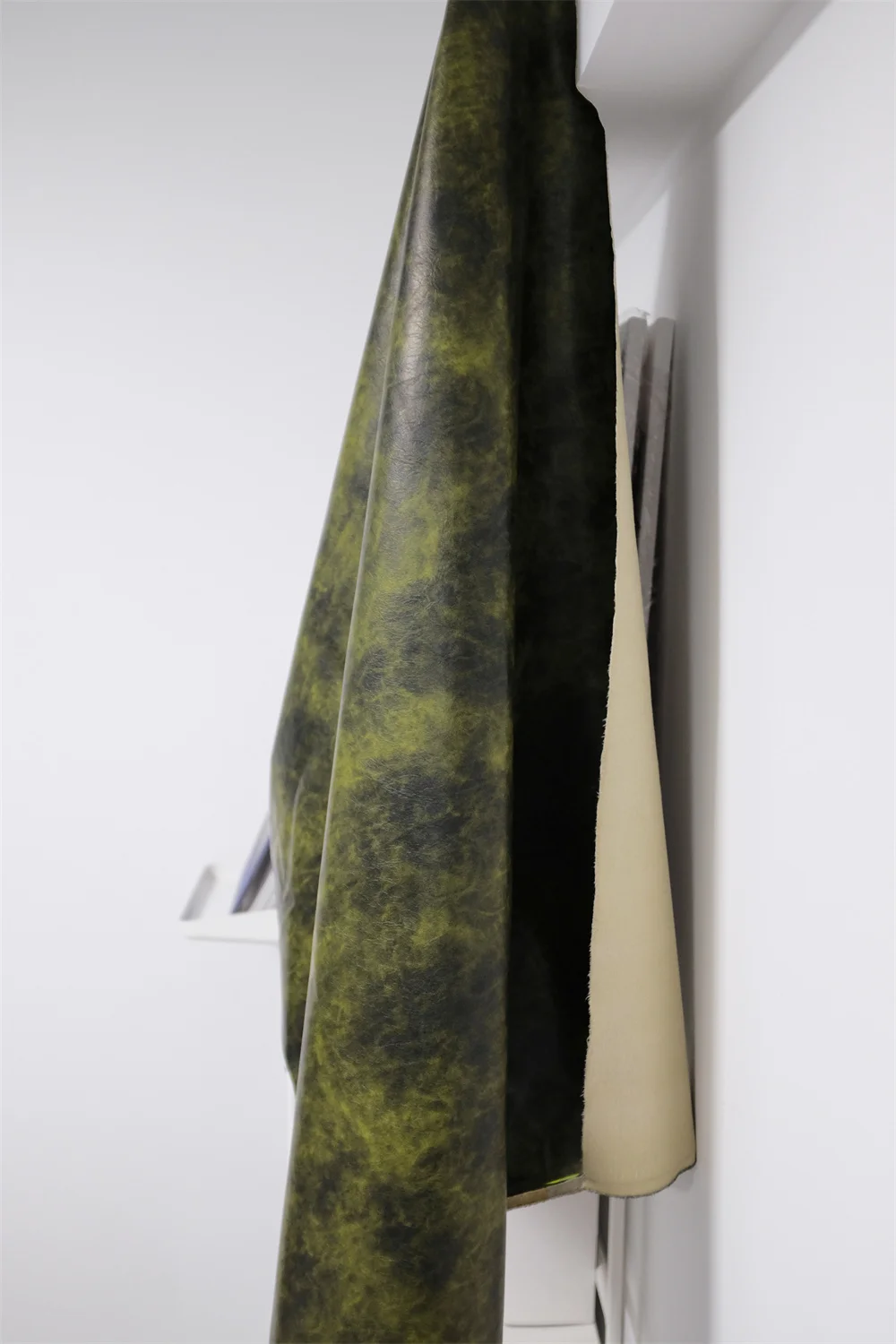 Желто-зеленая ткань для изготовления старой искусственной кожи