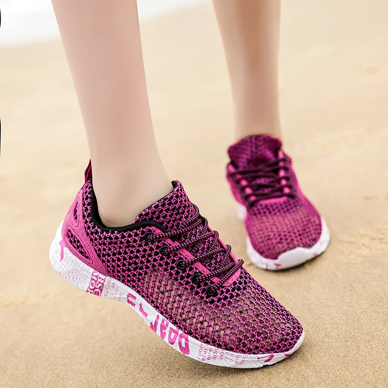 Summer Fashion Women Aqua Shoes Beach Shoes Quick Drying Water Shoes Outdoor Mesh Sneakers Ladies Shoes Black Soft Sanders Shoe