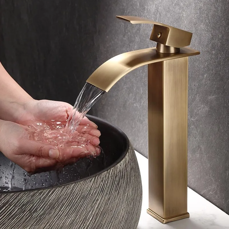 Латунный смеситель для ванной комнаты