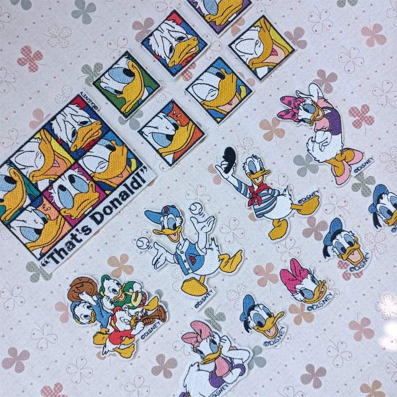 Нашивки с вышивкой Дональд Дак |