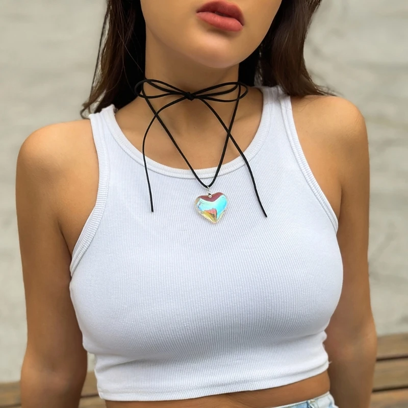 Женское ожерелье в форме сердца