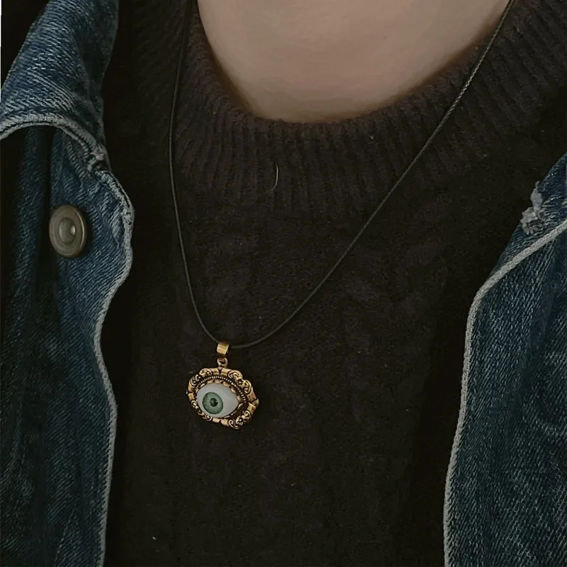 

2022 Fashion Vintage Turkey Evil Eye Pendant Necklace Lucky Light Green Eyes Clavicle Chain Accessories Jewelry for Women Gifts