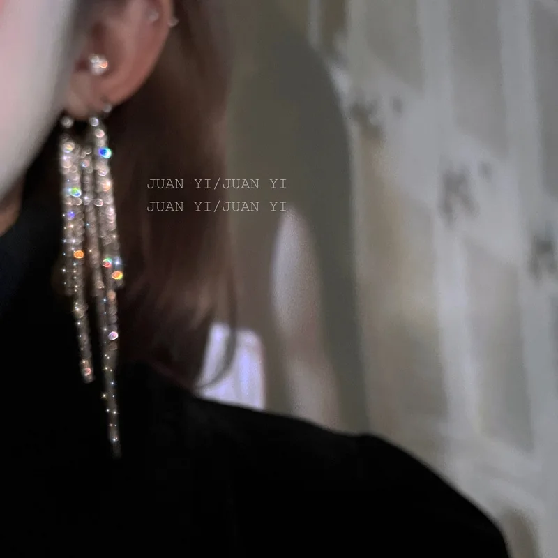 

European and American Shiny Diamond-studded Tassel Earrings Earrings Women's Light Luxury Design Earrings Cold Wind Earrings