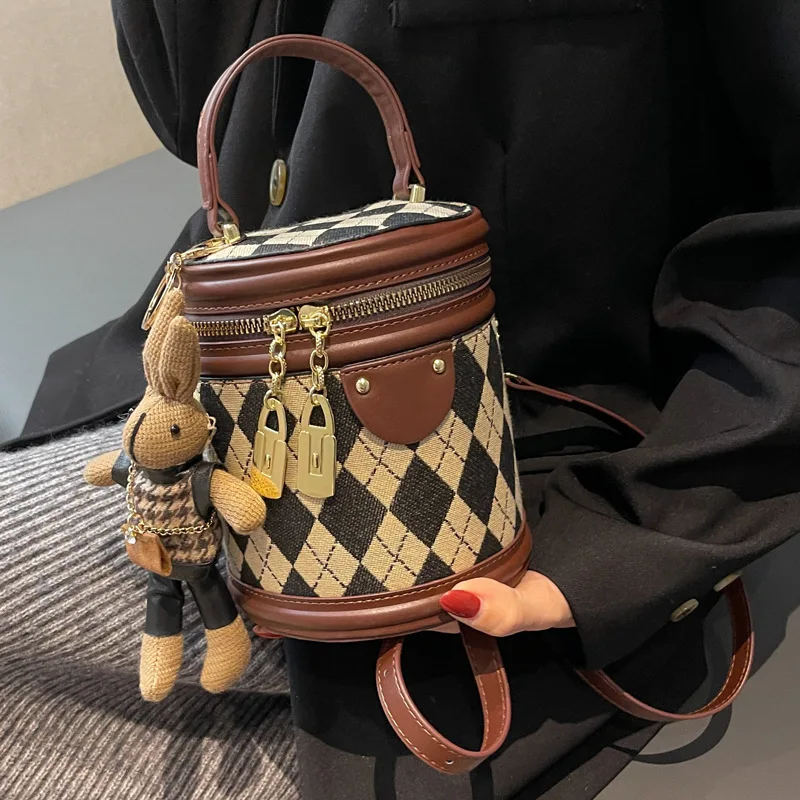 

Retro hundreds of small bags female 2023 spring new fashion niche crossbody bag texture diamond lattice handheld bucket bag