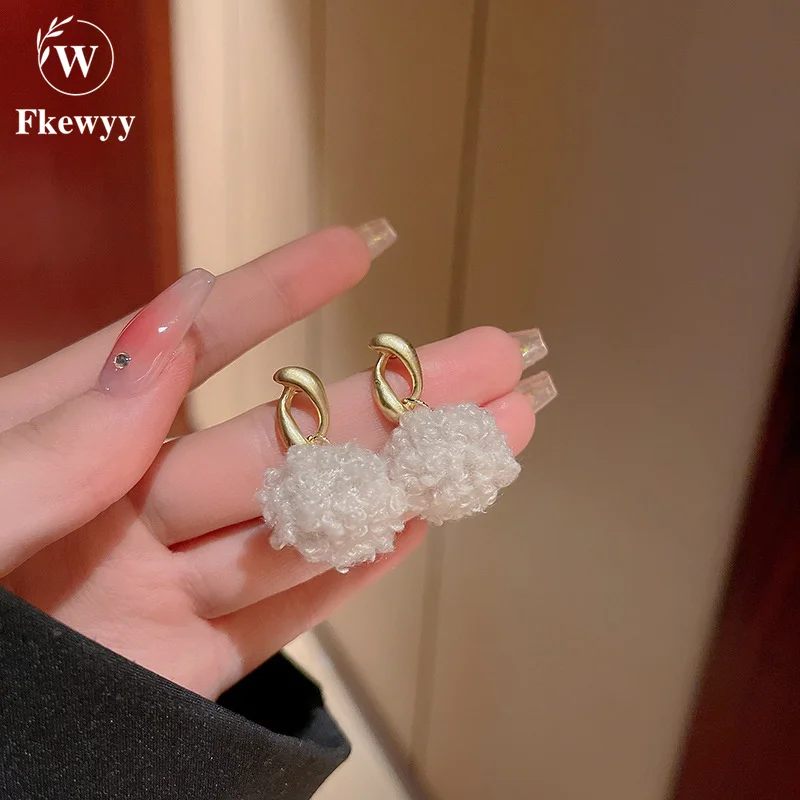 

Fkewyy Temperament All-match Earrings Women Autumn And Winter New Cute Fur Balls Small Sweet Ear Studs Matte Simple Ear Jewelry