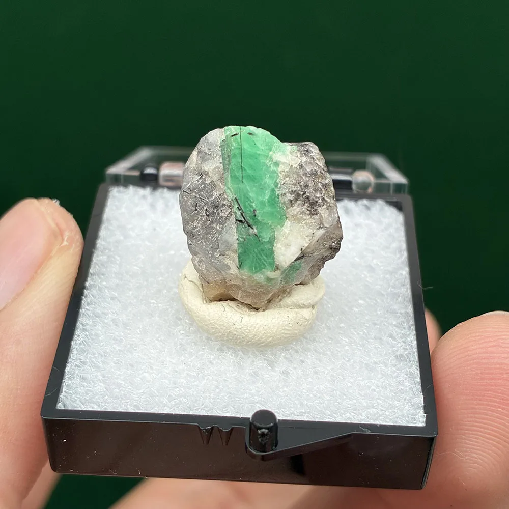 

Зеленый изумруд A1-3B