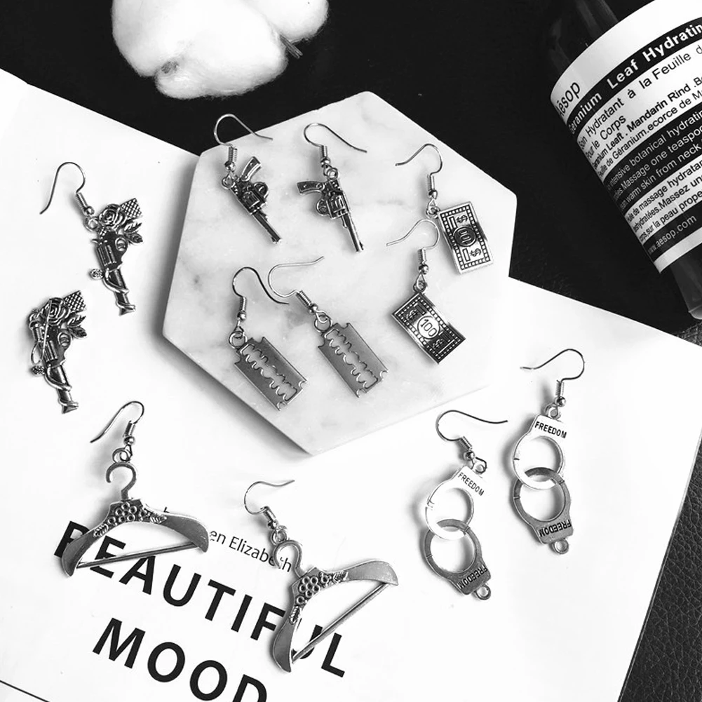 

2023 New Fashion Creativity Earrings Punk Handcuffs Blade Gun Drop Earrings For Women Simple Fashion Cool Jewelry Accessories
