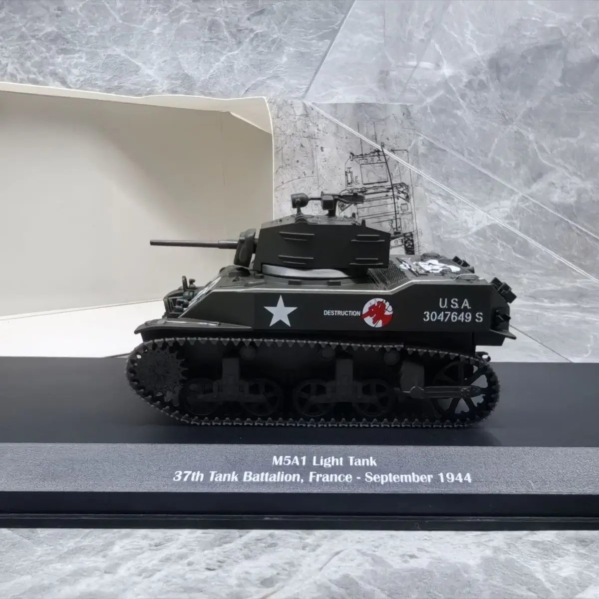 Фото Модель танка M5A1 LIGHT 1944 в масштабе 1/43 (основной корпус из сплава + пластиковые детали) №2