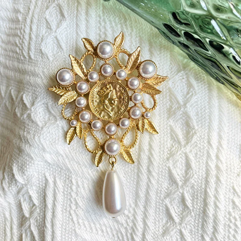 

Water Drop Leaf Branch Pearl Brooch Hollowed Out Baroque Matte Gold Woman Like Coat Sweater Suit Pin Vintage Accessories