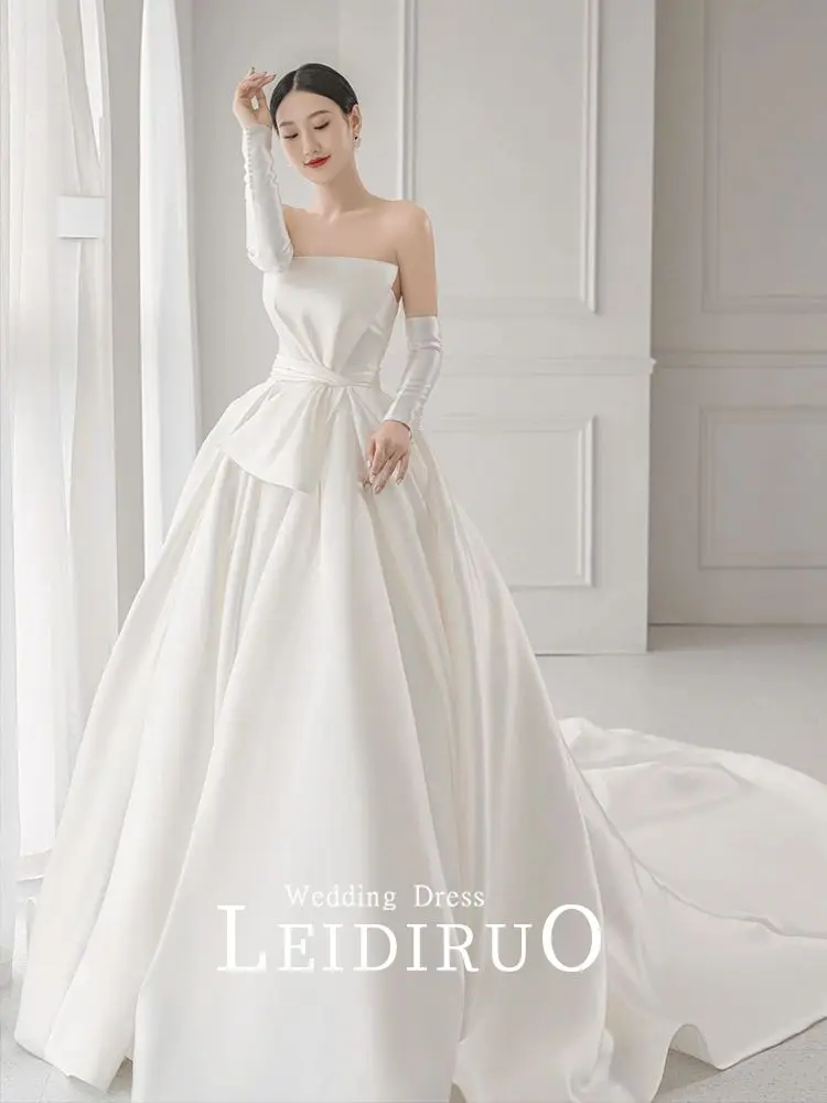 

Bride light wedding dress main yarn 2023 new French satin chest spread high-end elegant temperament simple atmosphere long tail