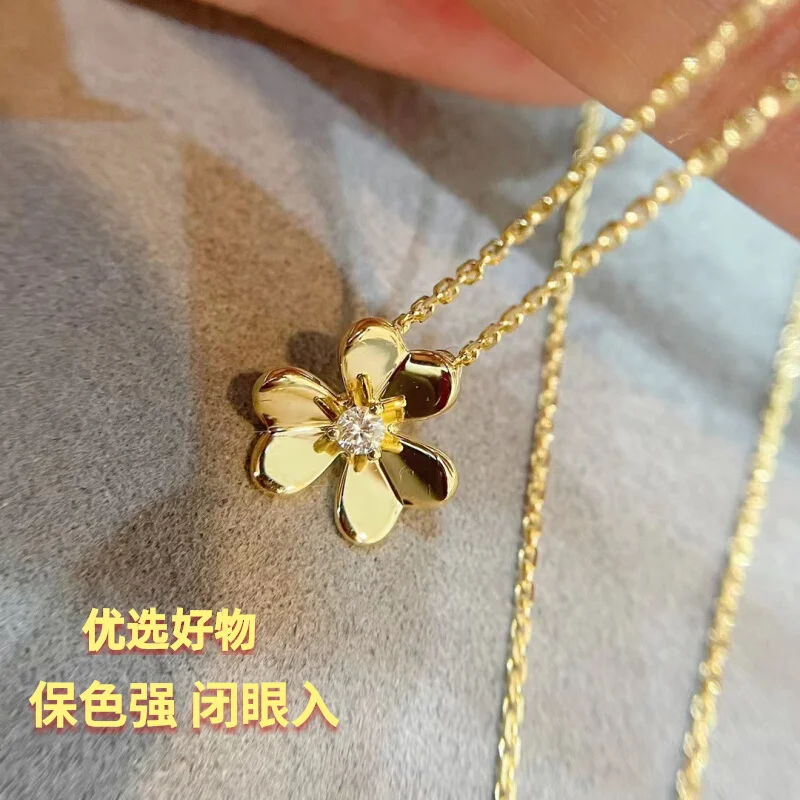 Фото Ожерелье с подвеской Lucky Clover из стерлингового серебра 925 пробы с бриллиантовыми лепестками Pavé и серьгами-гвоздиками с одним бриллиантовым цветком №1