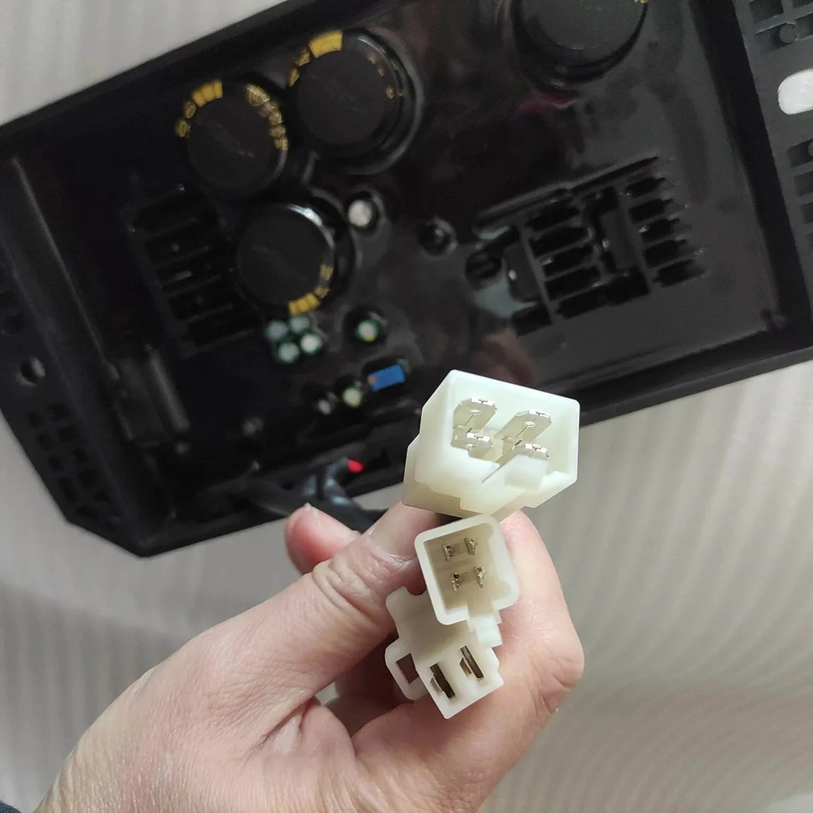 Фото TT93-5 РЕГУЛЯТОР LIHUA AVR ТРИ ВИЛКИ 10-ПРОВОДНЫЙ ТРИФАЗНЫЙ №2