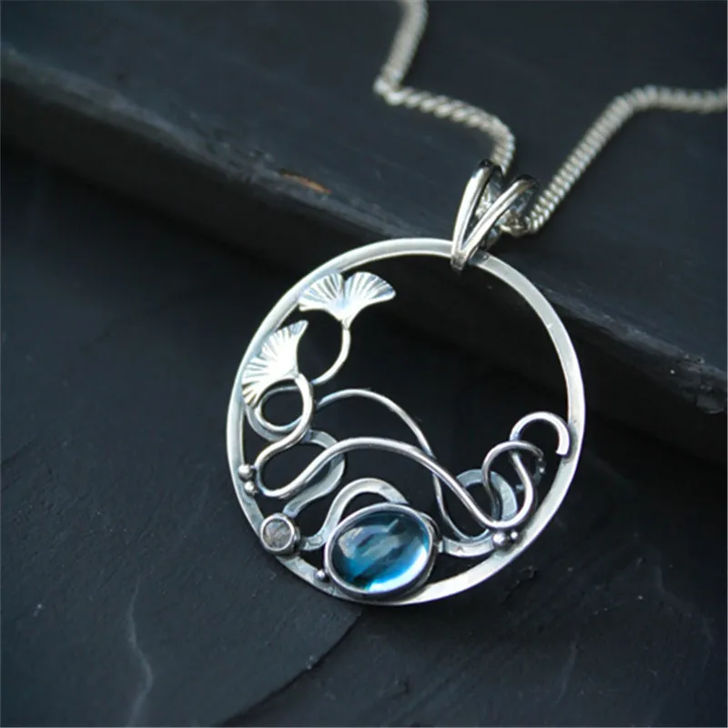 

2023 Vintage Ginkgo Leaf Round Hollow Pendant Necklaces for Women Ethnic Style Silver Color Plant Party Jewelry Accessories