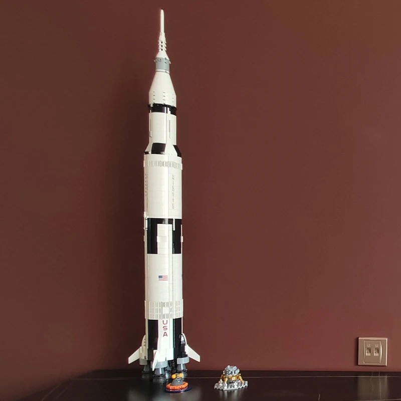 

The Apollo Saturn V 92176 Building Blocks Space Rocket Idea Series Bricks Educational Toys For Children Birthday Xmas Gifts