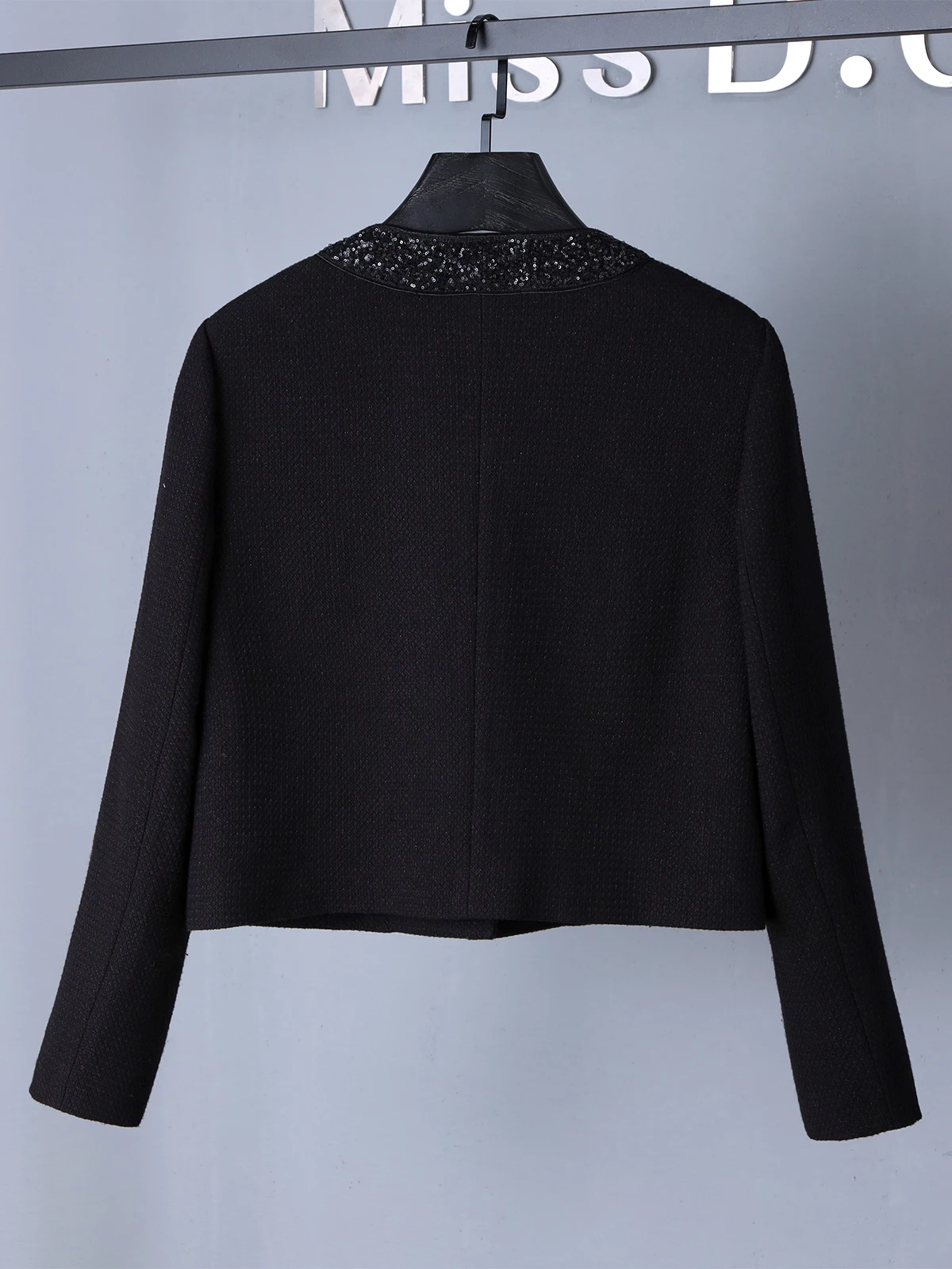 Элегантный пригородный костюм во французском светском стиле однобортный топ с