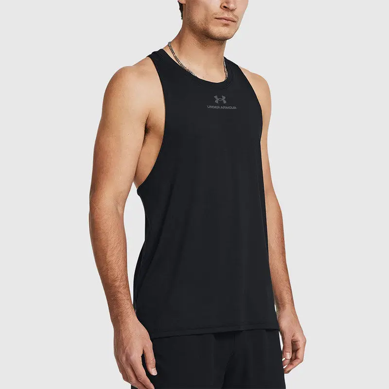 Фото Спортивная майка Under Armour 1382802-001 черная, дышащая, свободного кроя, для фитнеса, без рукавов, влагоотводящая, модель 2026 года №1