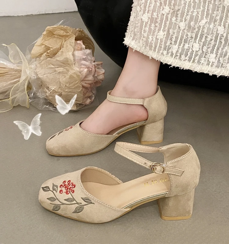 

Женские босоножки с круглым носком, на каблуке 3 см