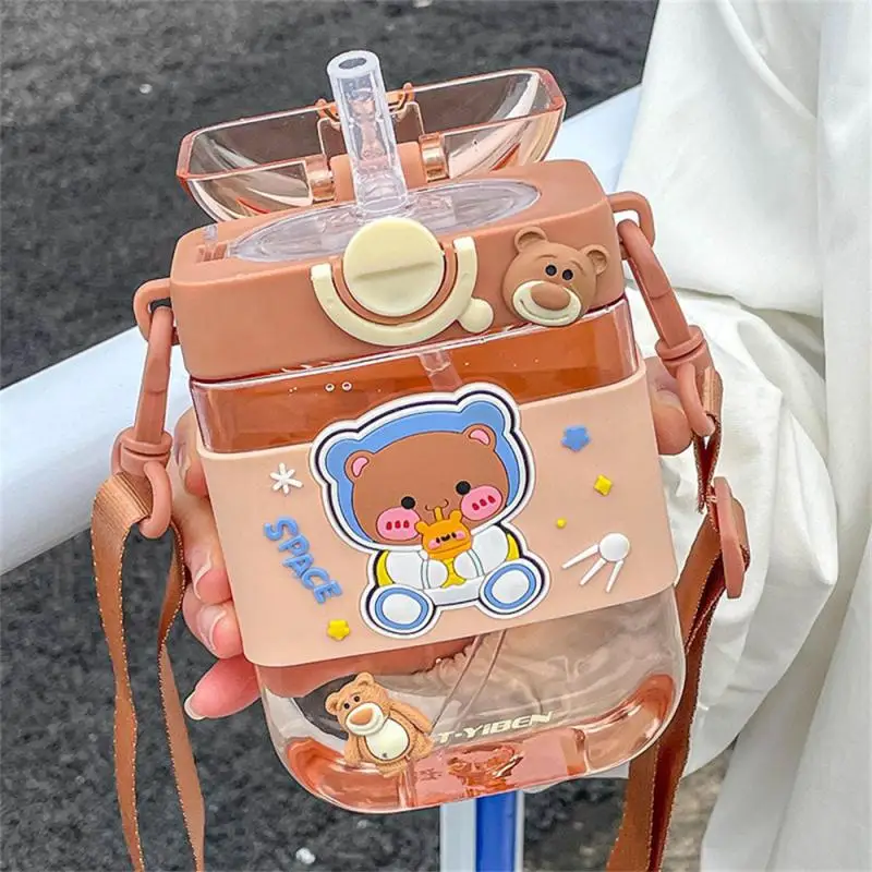 

470ml Kawaii Bear Flat Water Bottle With Straw For Children Cute Cartoon Plastic Milk Juice Tea Portable Travel Drink Bottle