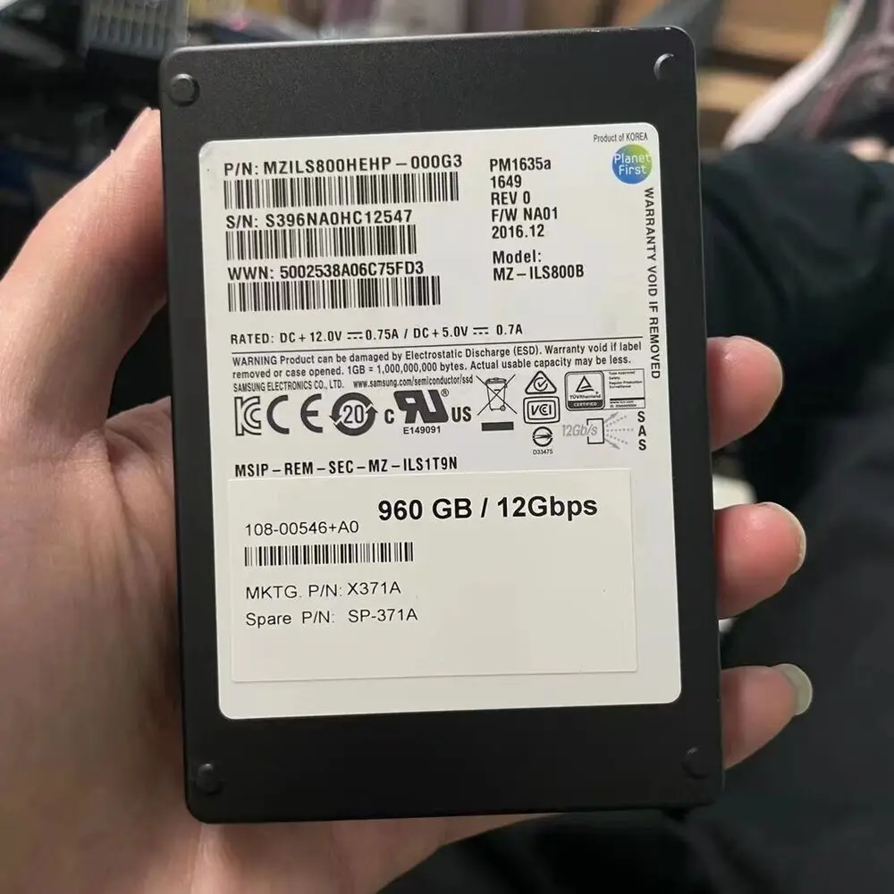 

Samsung PM1635A 960GB SAS3 2,5 "12 г/локон MZILS800HEHP-000G3 SSD MZ-ILS800B