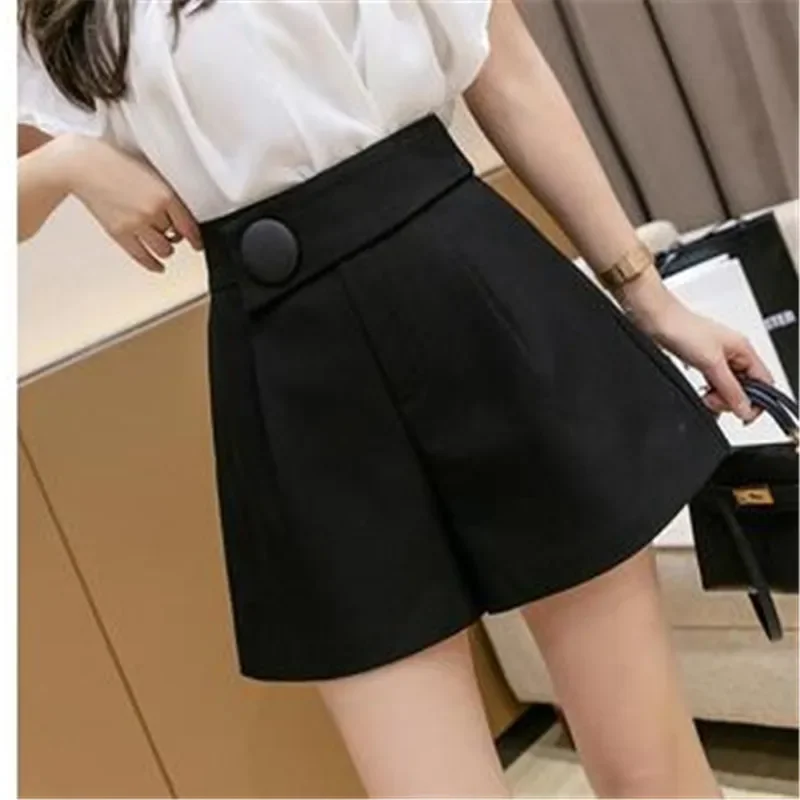 Рисунок 4 - Женские шорты на пуговицах