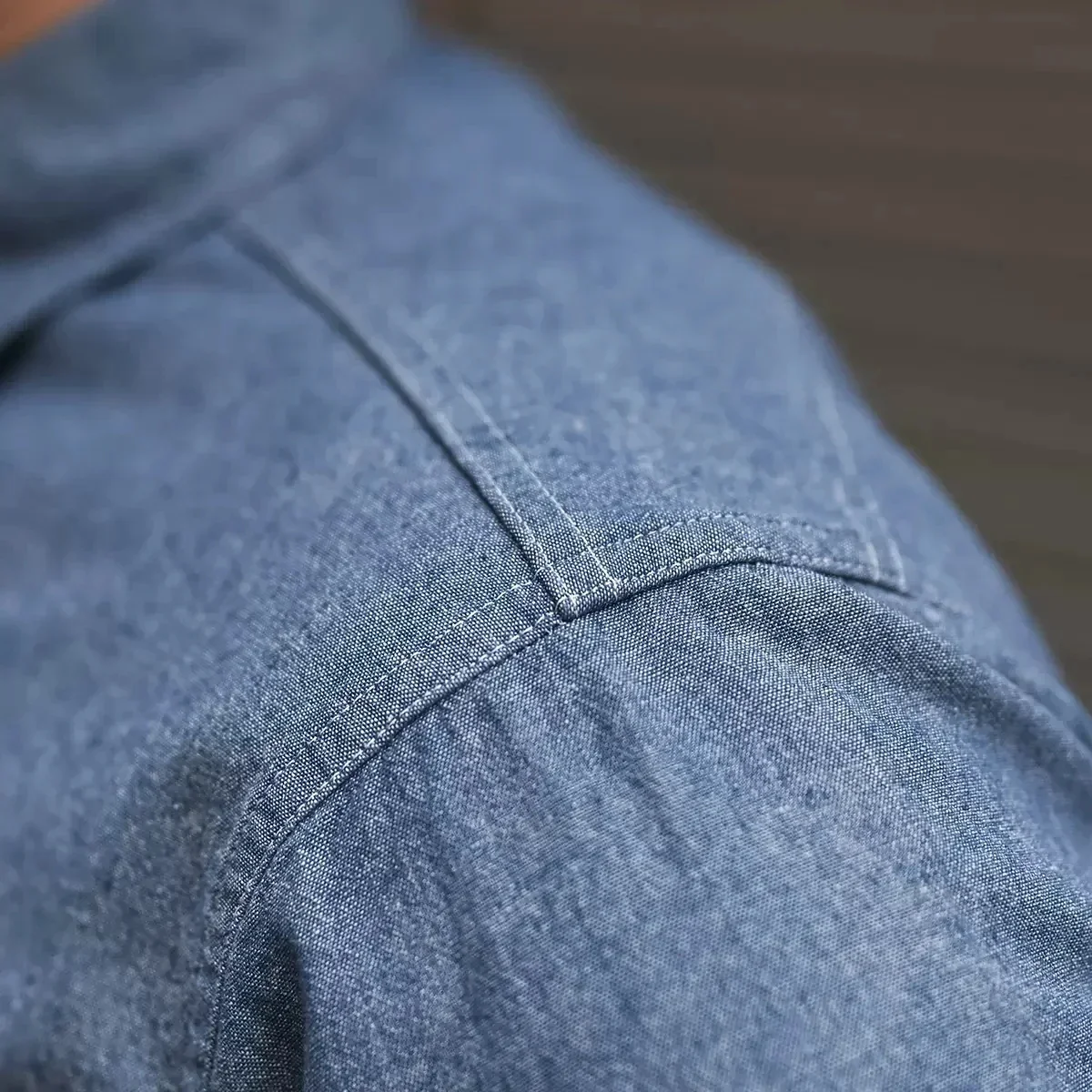 Классическая рубашка Chambray весенняя мужская рабочая с двумя карманами