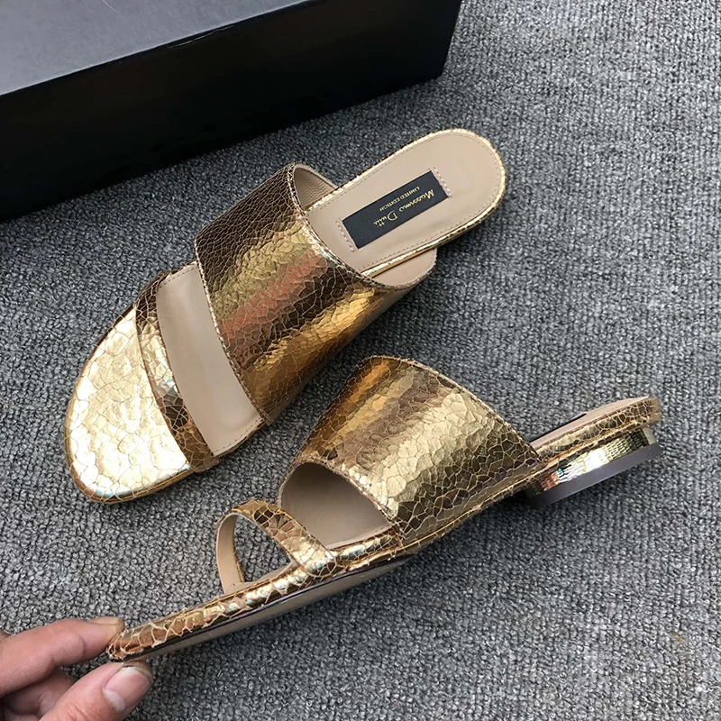 

2022 Summer New Fashion Flat Slipper Women Designer Comfortable Leather Shoes Simple Solid Color Embossing Slipper Mujer