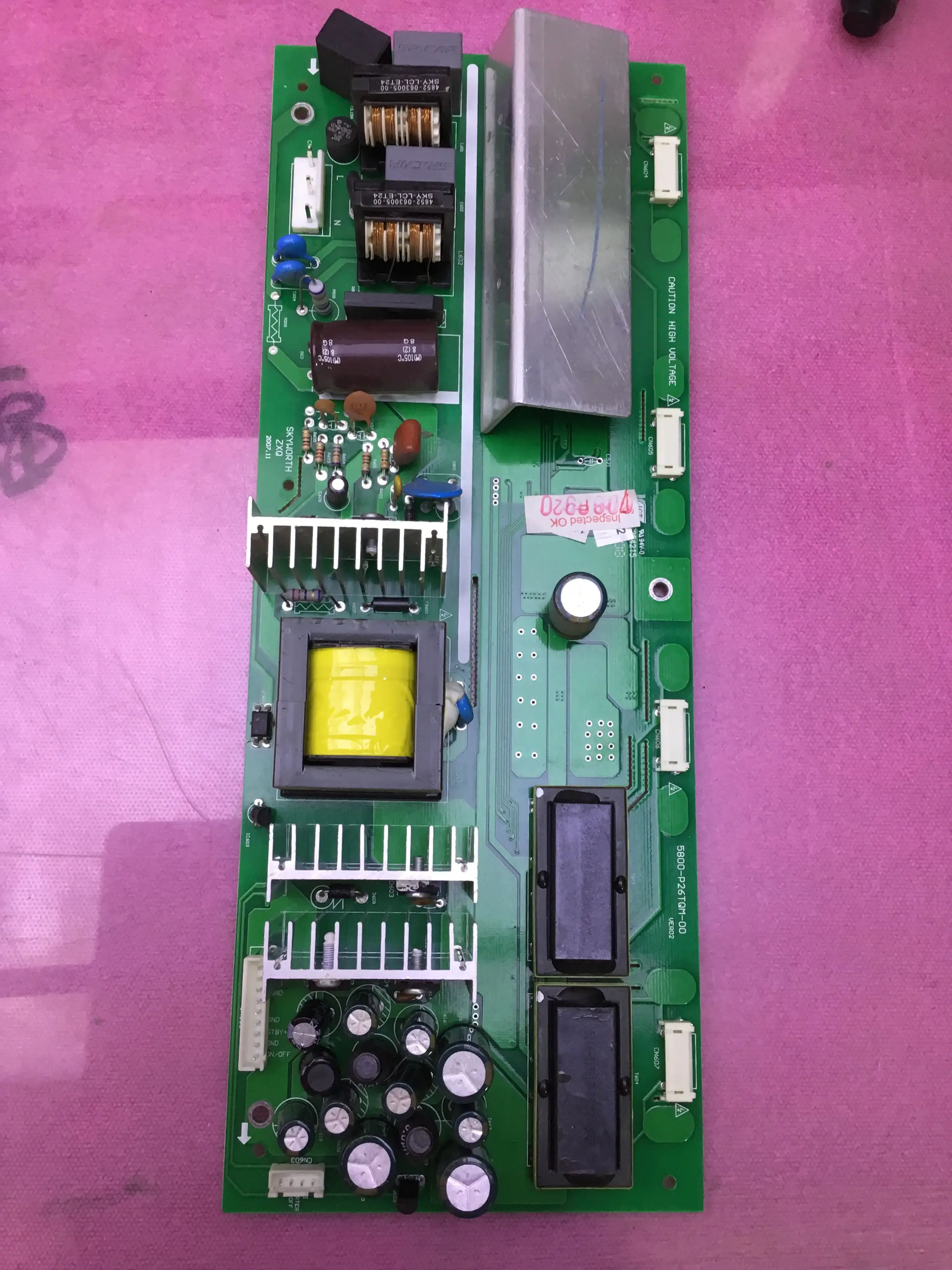 

Spot LCD TV 26L16SW/L03HR power board 5800-P26TQM-0010/00