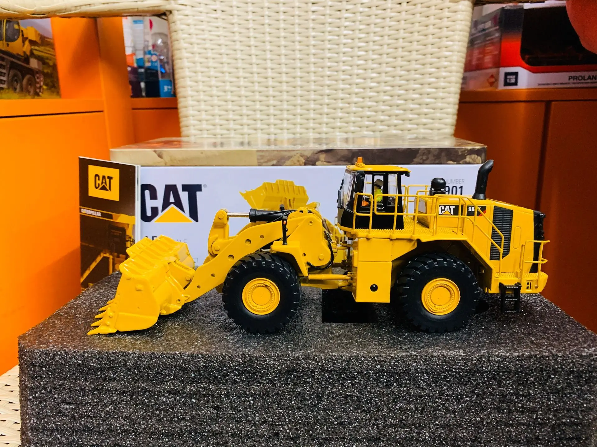 

Caterpillar Cat 988K колесный погрузчик масштаб 1/50 литье под давлением металлическая модель бренд DieCast Masters DM85901 Новинка в коробке