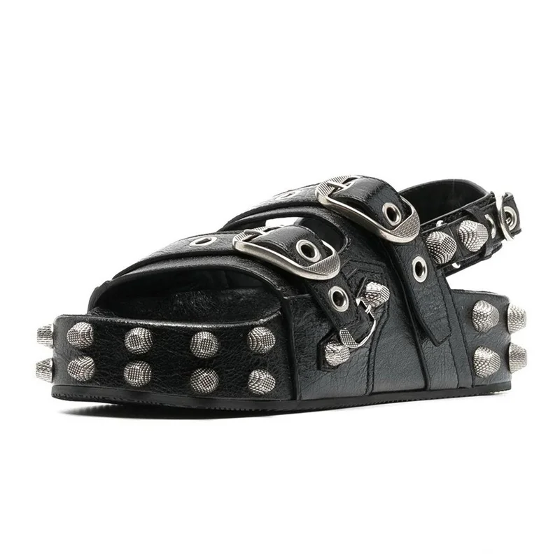 

Modern Men's Fashion Show Catwalk Metal Rivet Sandals Versatile Retro Thick Sole Punk Stud Platform Shoes Summer Young Man