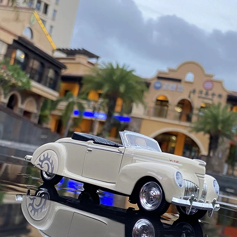 

1:36 LINCOLNS Alloy Car Diecast Model Toy Metal Vehicle Miniature Convertible Car Simulation Collection Gifts Toys for children