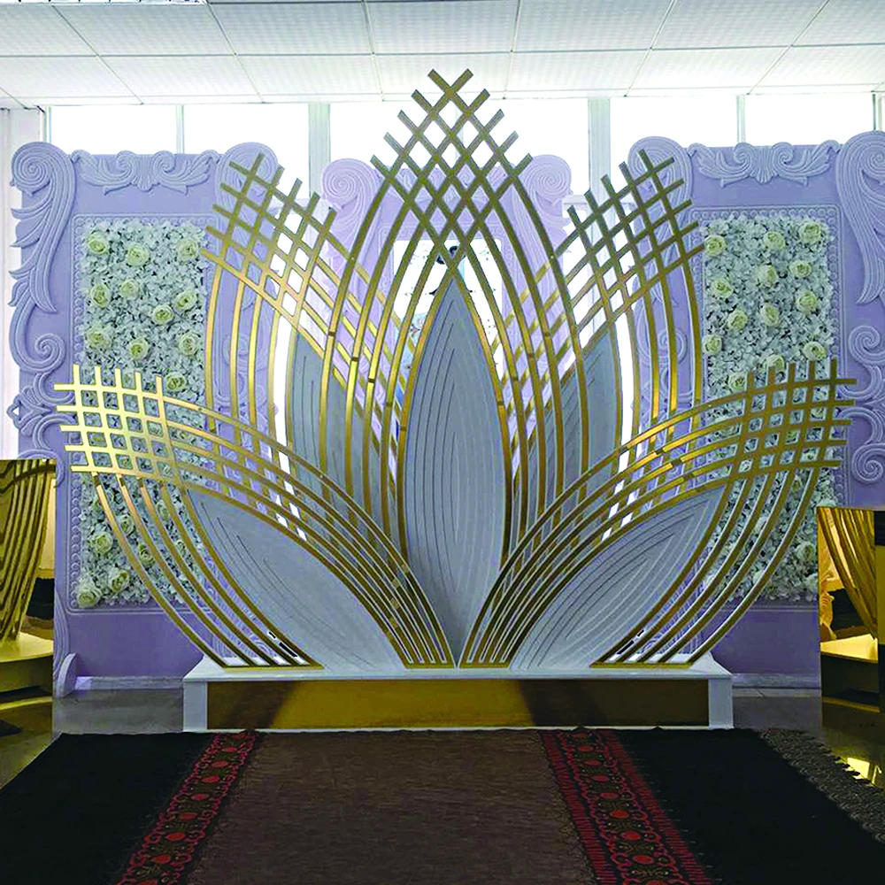 Luxury Exquisite Golden Wedding Backdrop Design Product Wedding Backdrop With Flower For Banquet Party Decoration