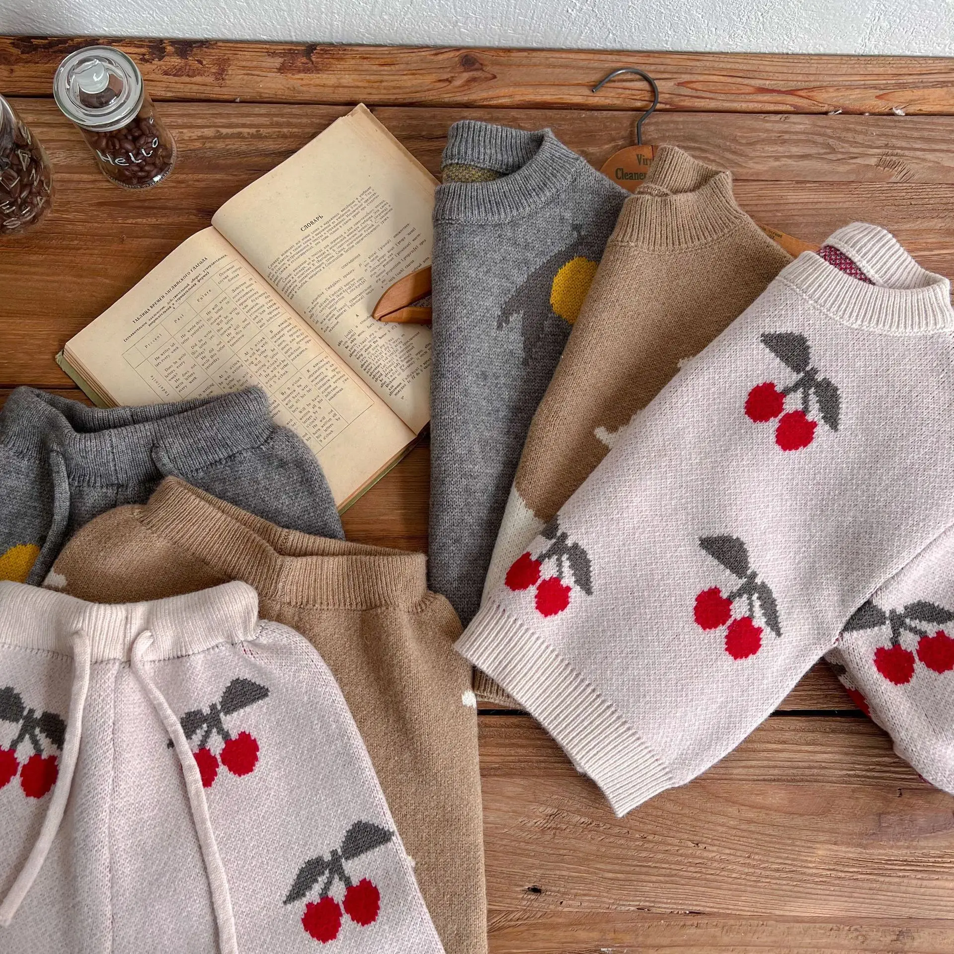 

Children's Set 2023 Winter New Boys' and Girls' Cartoon Wool Two-Piece Set Baby Knitted Sweater Suit
