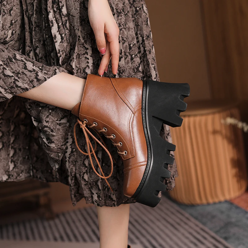 Ботинки двухрядные на высокой платформе металлическая пряжка квадратный носок