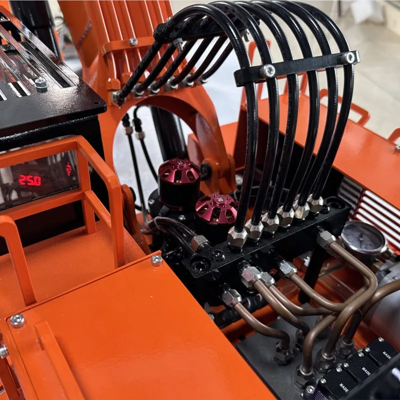 Металлический рыхлитель 18 для гигантского экскаватора 385CF RC, тяжелый экскаватор с дистанционным управлением, 2 вращающихся редуктора, модель с системой подсветки, игрушка (art.: 3920da8a5ecdf) - 3920da8a5ecdf