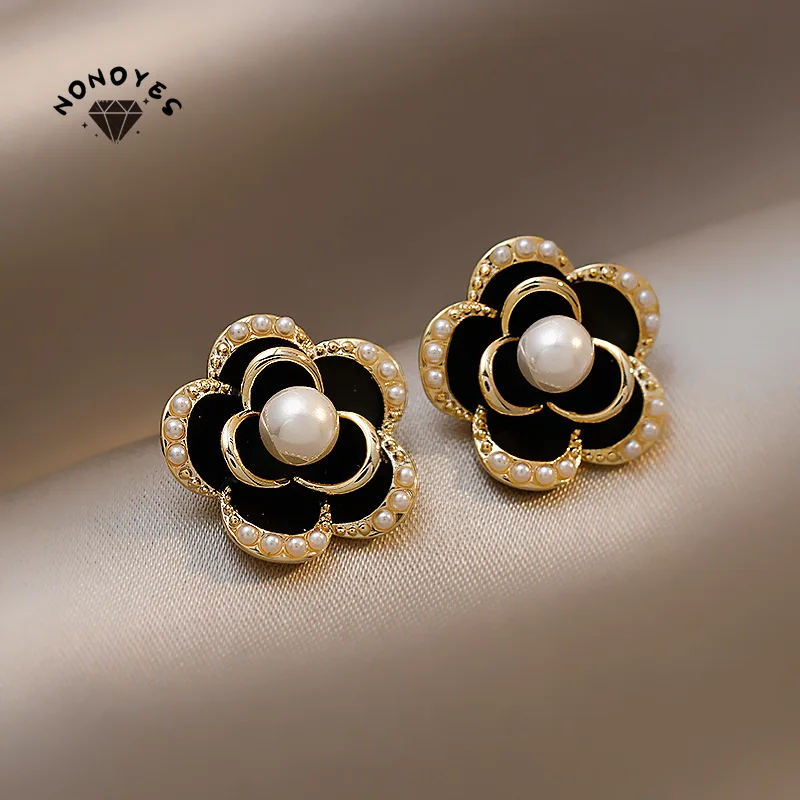 

Trendy Elegant Temperament Vintage Camellia Stud Earrings for Women Fashion Geometric Gold Color Jewelry Accessories Party Gift