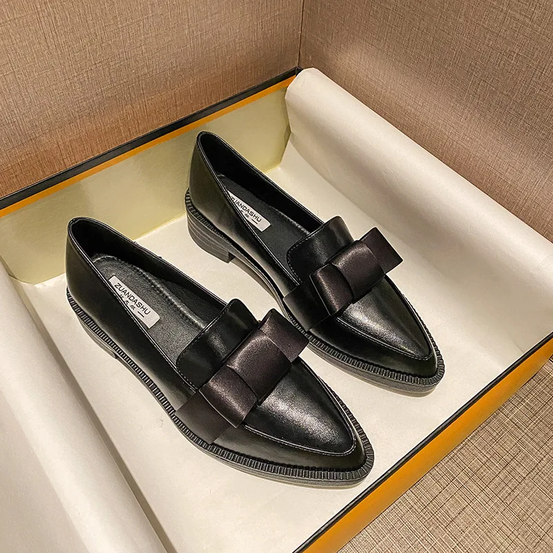 

2022 Retro Bowknot oxfords woman flats slip on thick heels loafers british pointed toe small leather shoes women plus size 40/42