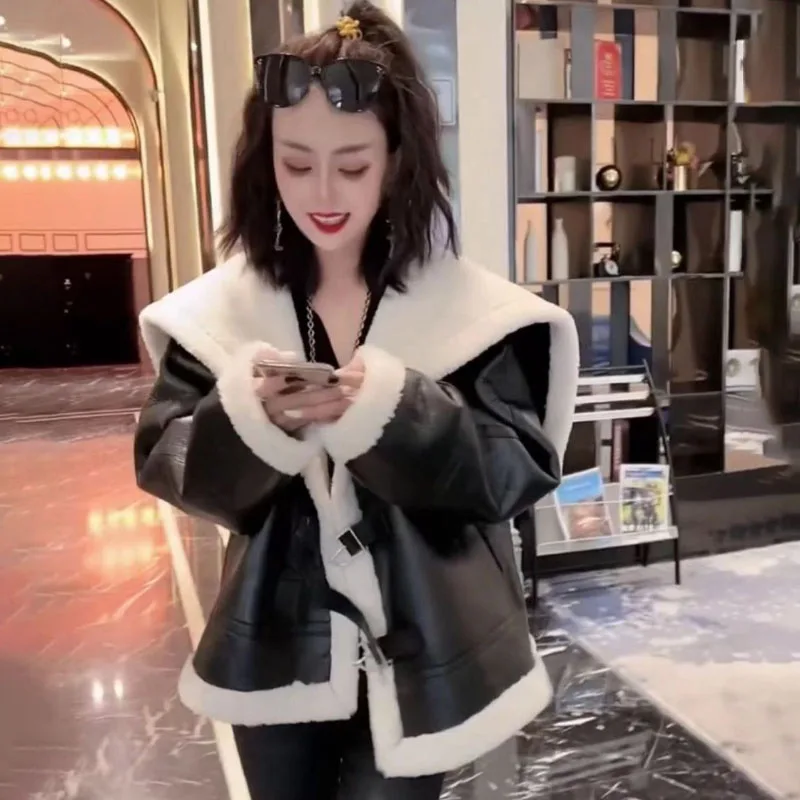 Женская короткая куртка из овечьей шерсти, свободная верхняя одежда с мехом и большими лацканами, Осень-зима 2023