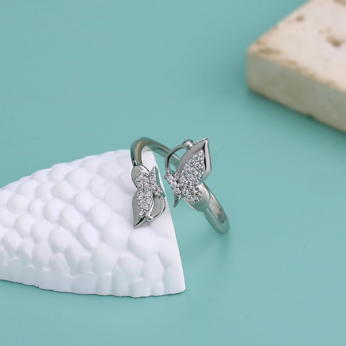 

High Quality Fashion Simple Design Open Women Rings Gold-Plated Luxury Charm Jewelry Popular Sparkling Chic Exquisite Minimalist