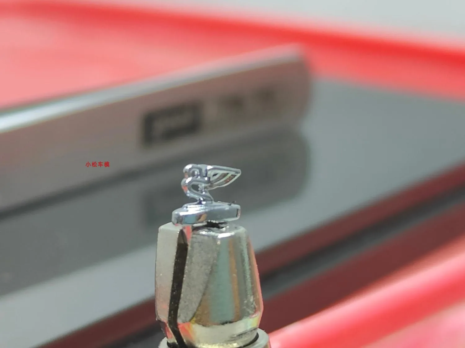 

Эмблема автомобиля Bentley 1:18 — Flying B — Летающий логотип — Передний стоячий знак (1:18 аксессуары для модели автомобиля) Запчасти для ремонта